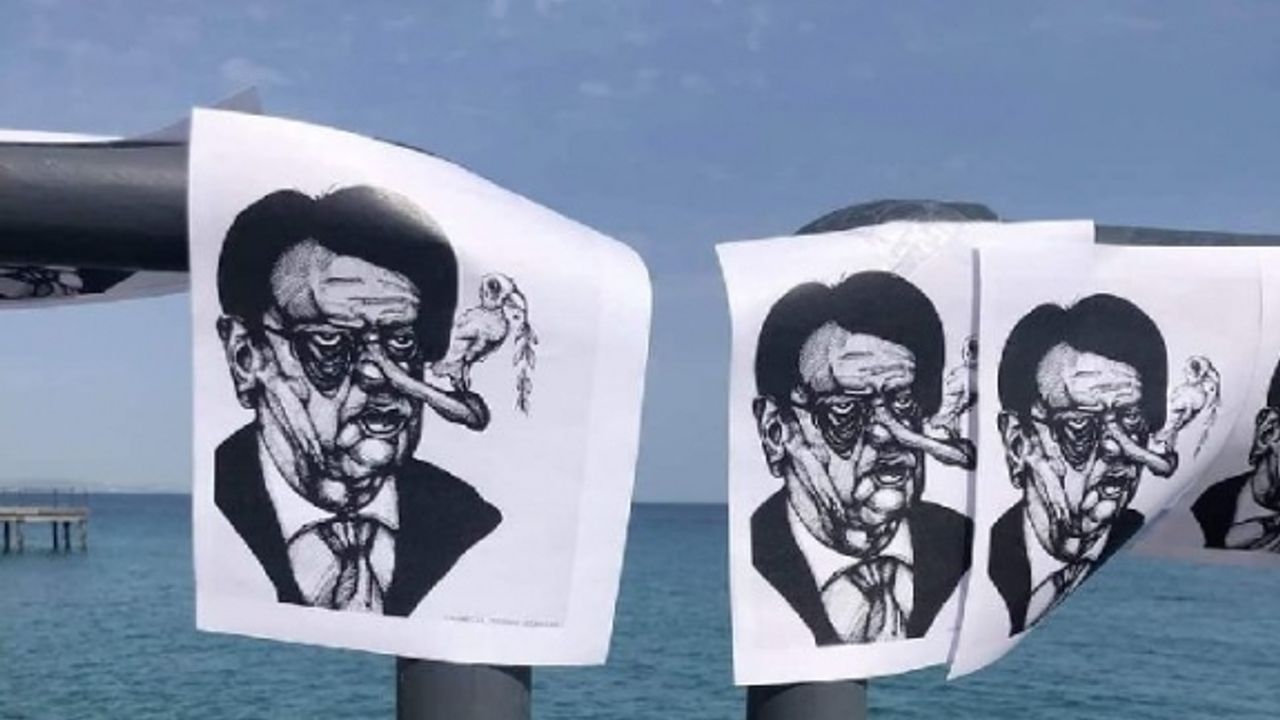 Limasol rıhtımına Anastasiadis'in karikatürlerini astılar