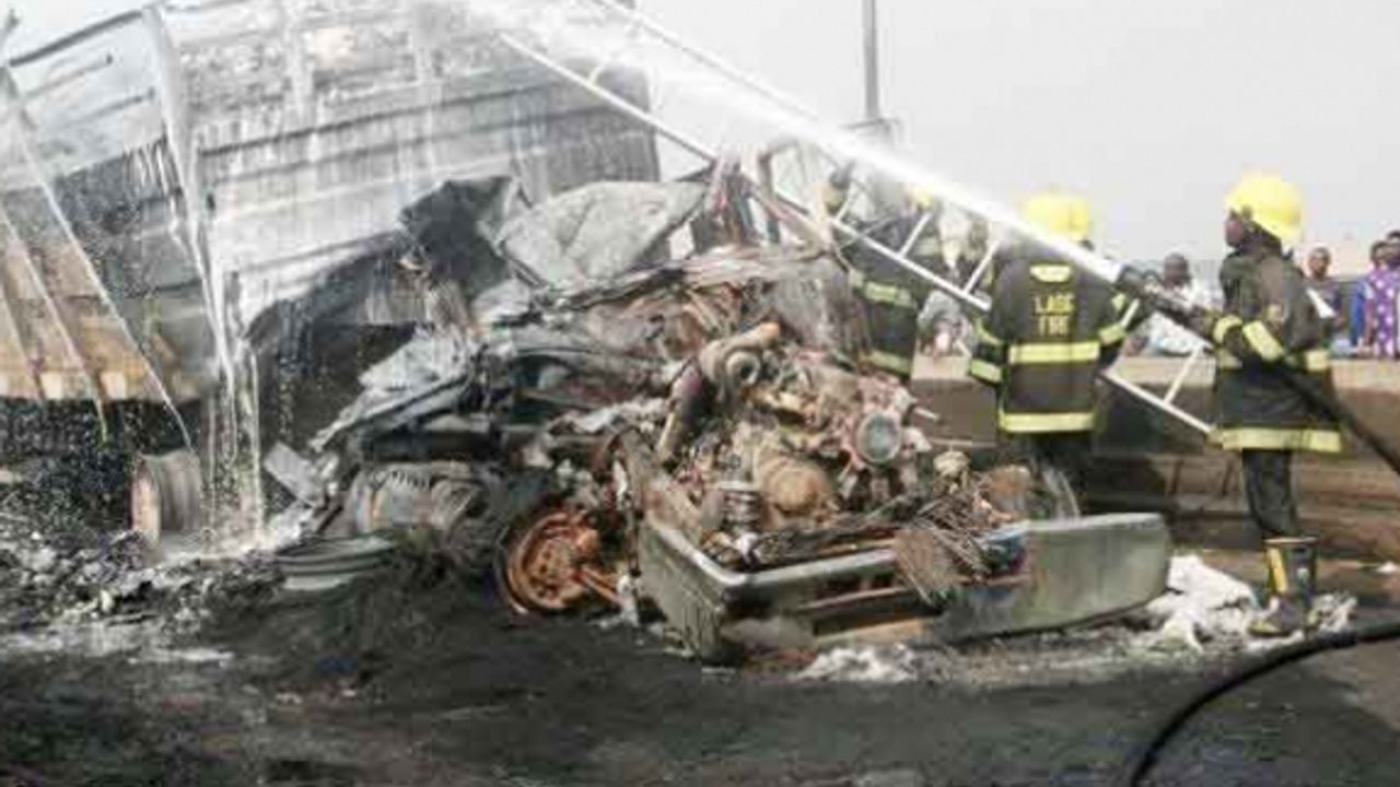 Nijerya'da trafik kazası: 10 ölü!