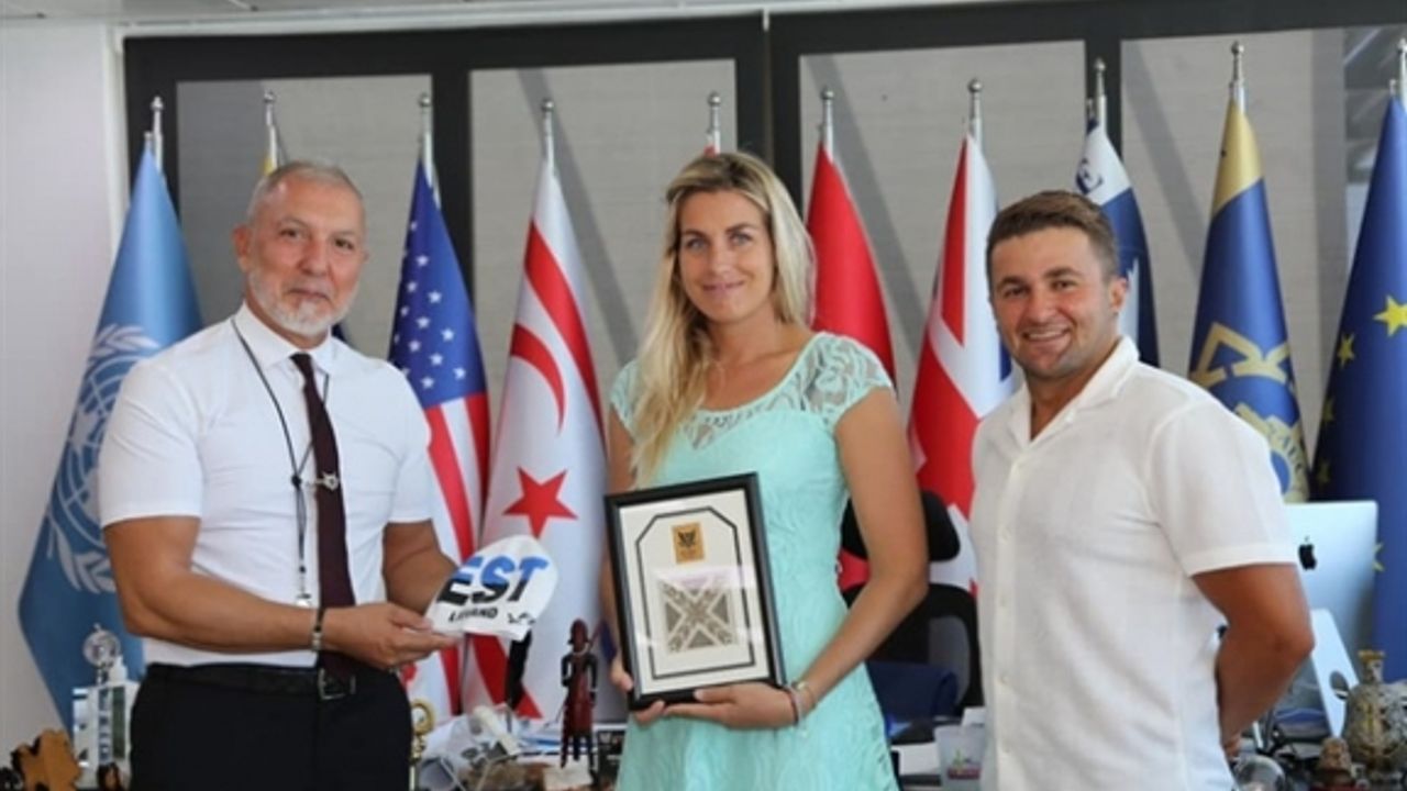 Rekortmen yüzücü GAÜ'yü ziyaret etti