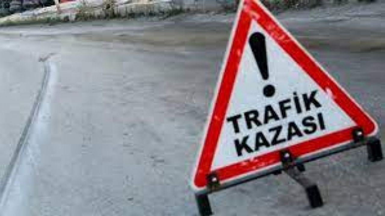 Gazimağusa’da Trafik Kazası Otobüs Durağına Daldı