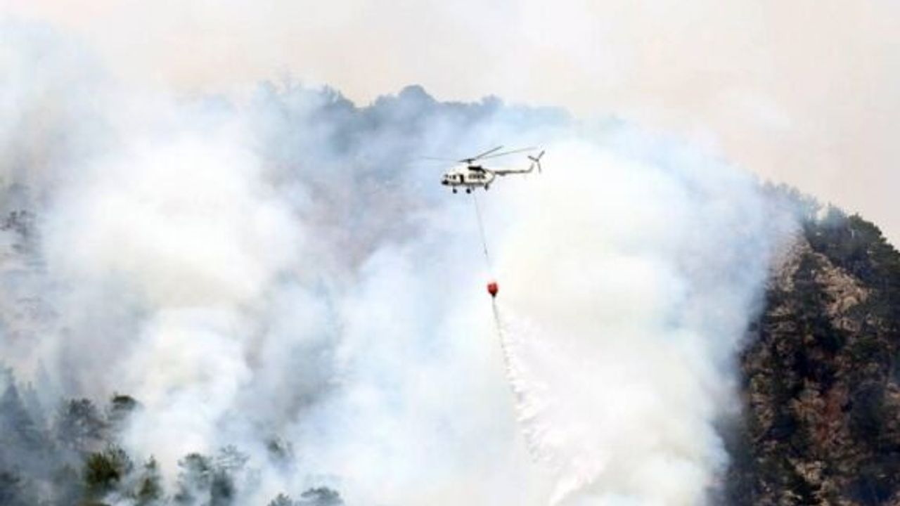 20 Helikopter ve 14 Uçakla Marmaris'teki Yangına Müdahale Ediliyor