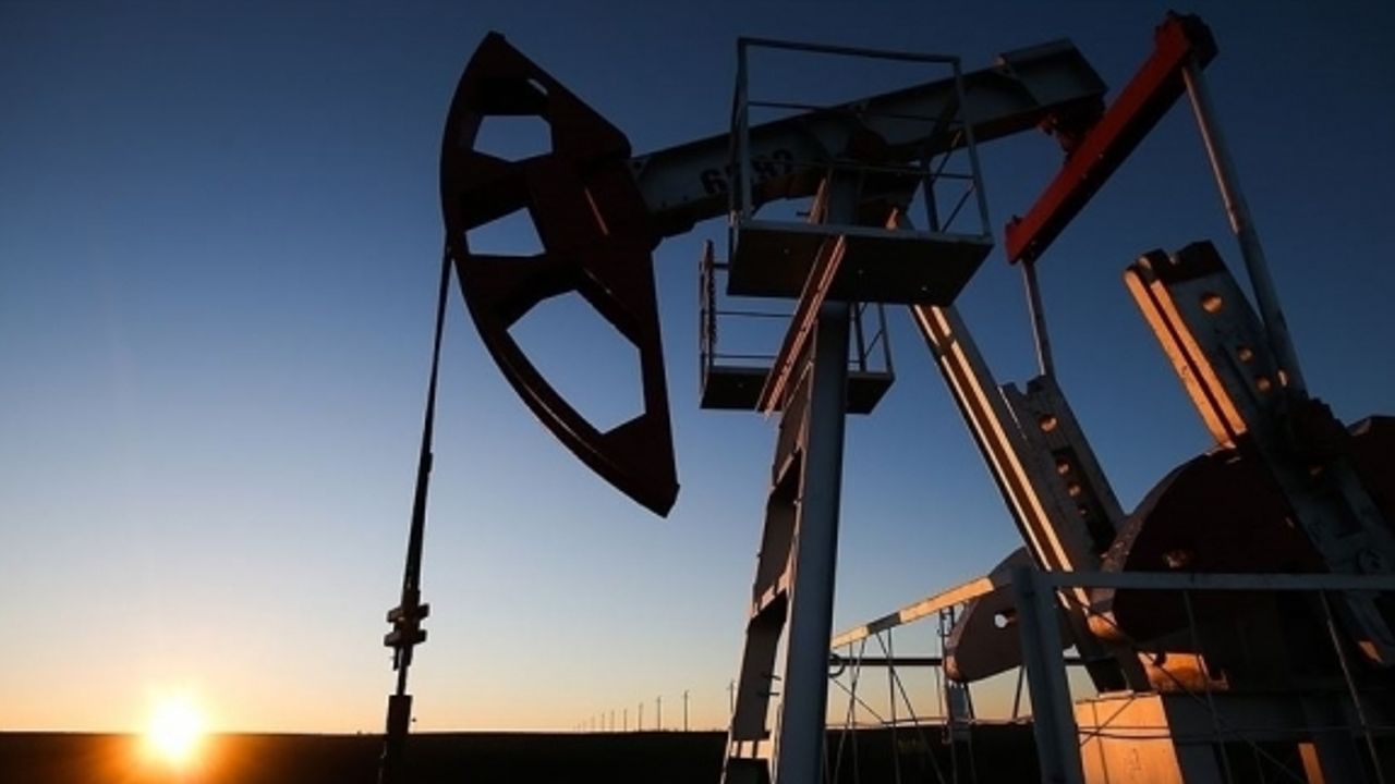 AB Ülkeleri, Rusya'dan Petrol Alımını Yasaklama Kararı Aldı