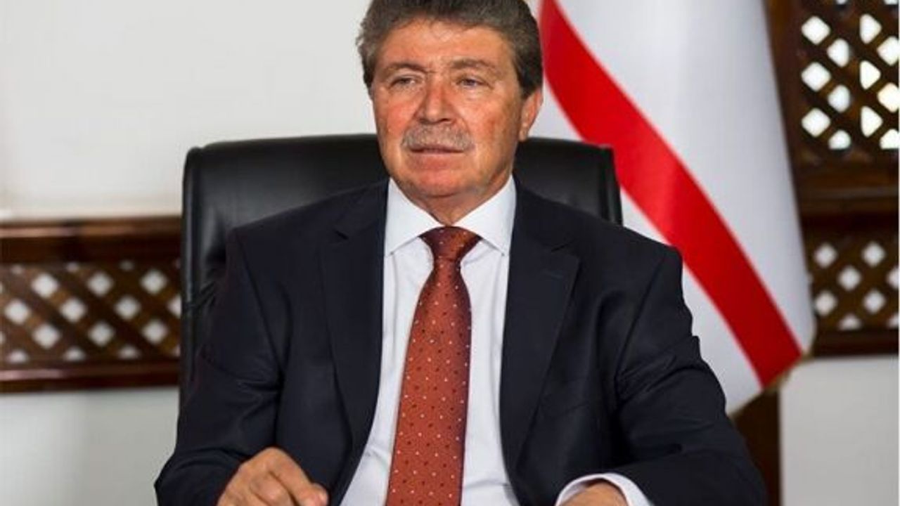 Ünal Üstel, Ülkeye Döndü ve Ercan Havalanı’nda Açıklamalarda Bulundu