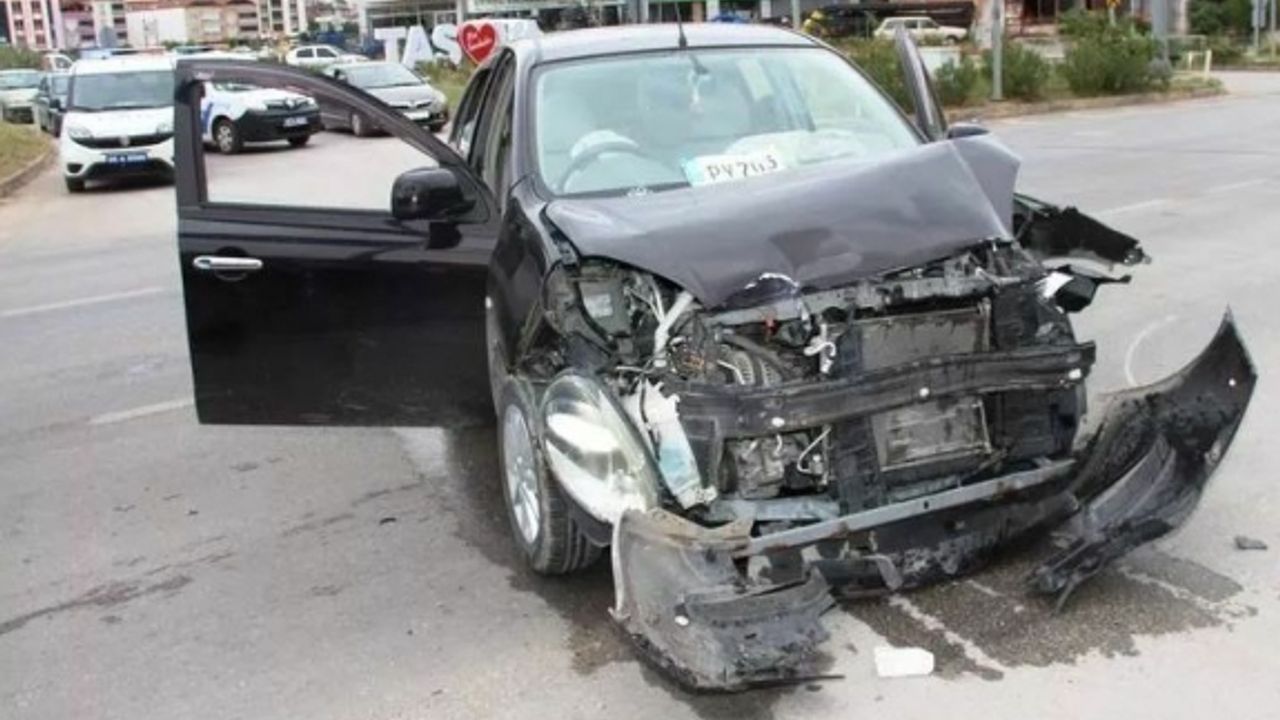 Türkiye'de KKTC Plakalı Araç Trafik Kazası Yaptı