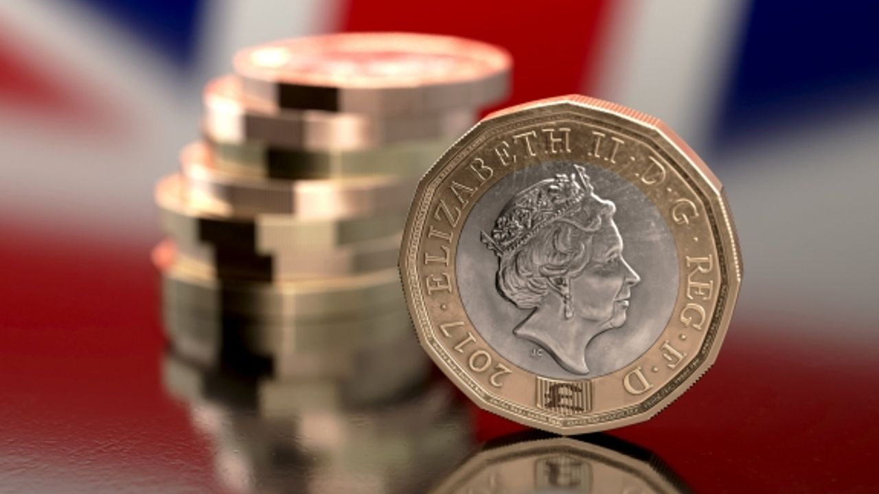 Haftanın son gününde euro 18,68 liradan, sterlin 21,65 liradan işlem görüyor
