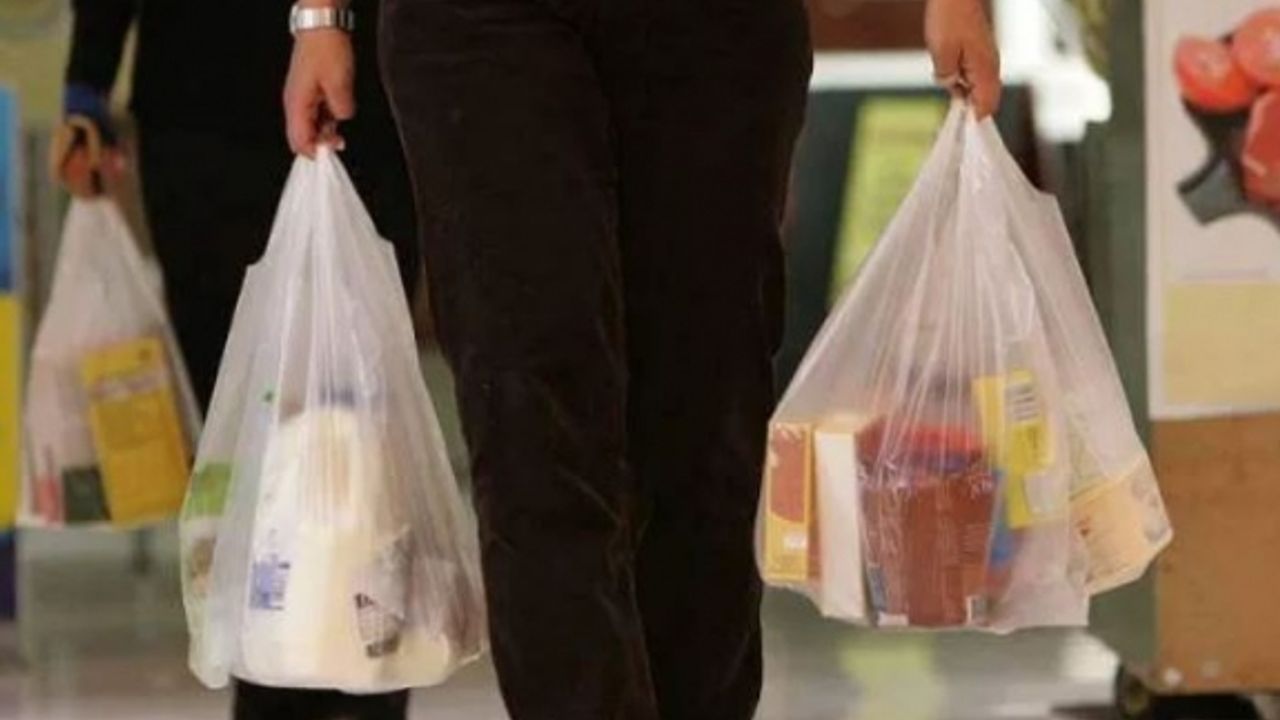 Marketlerin yüzde 90’ı saplı plastik torbaların kaldırılacak olmasından memnun