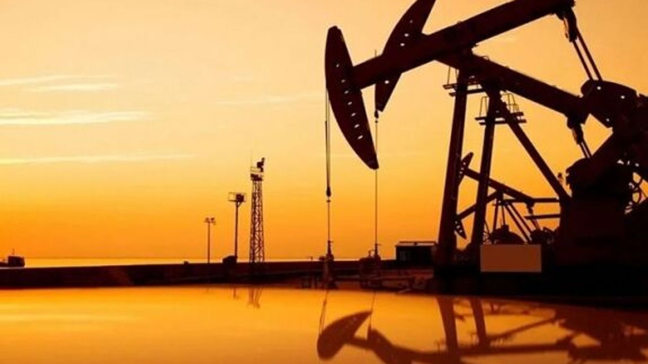 Brent petrolün varil fiyatı 83,02 dolar