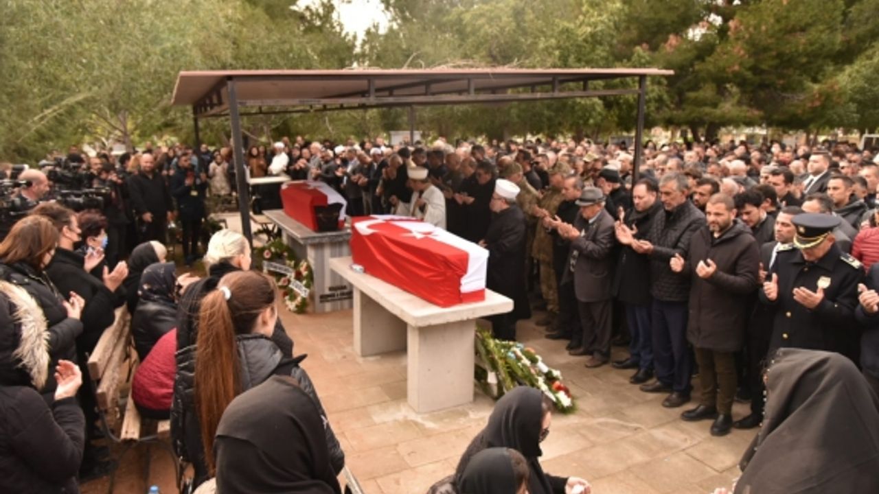 Duygu Bolsoy Kalaycı ve Lavin Kalaycı son yolculuğuna uğurlandı