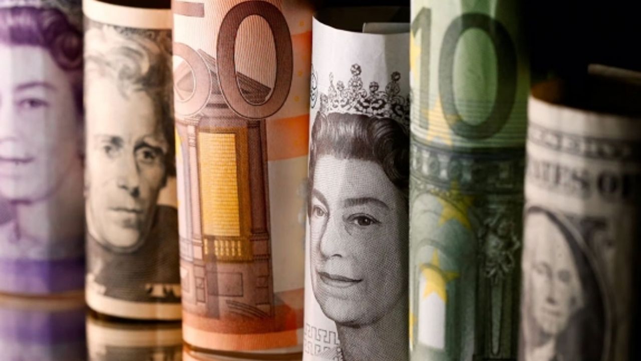 Euro 20,03 liradan, sterlin 22,75 liradan haftaya başladı