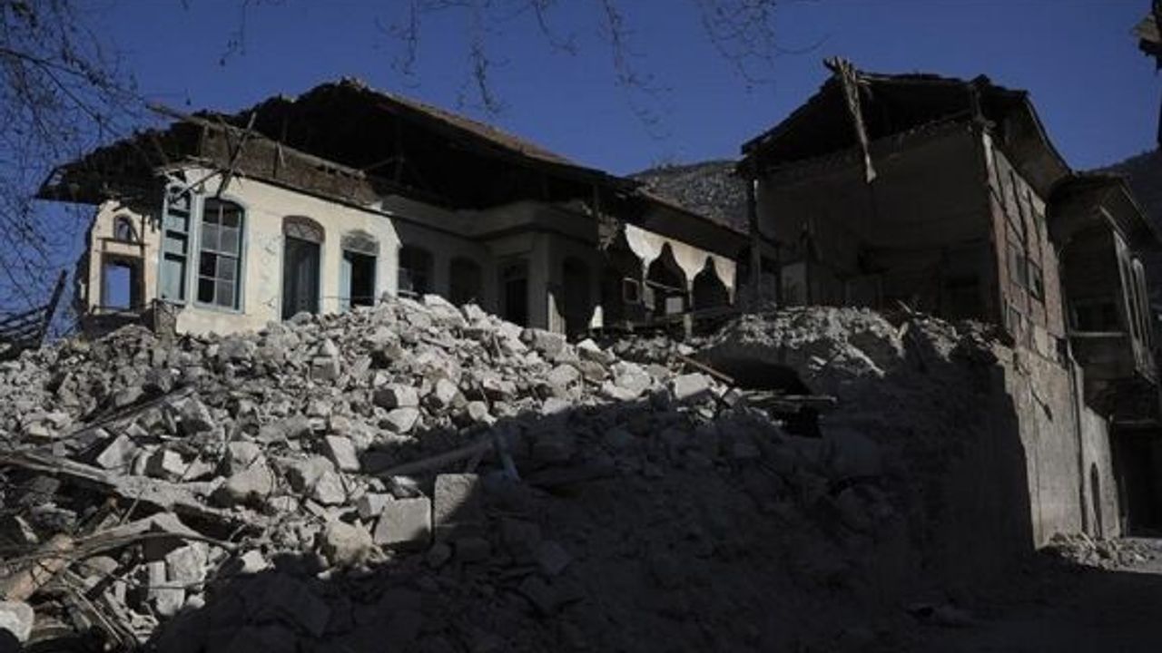 Hatay'da zamana direnen tarihi taş evler depreme dayanamadı