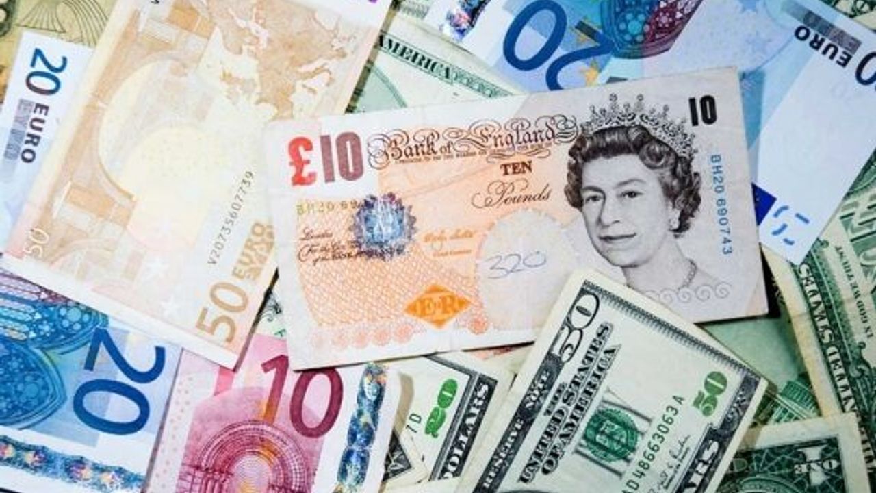 Sterlin 23.29 TL'den, euro 20,55 TL'den satılıyor