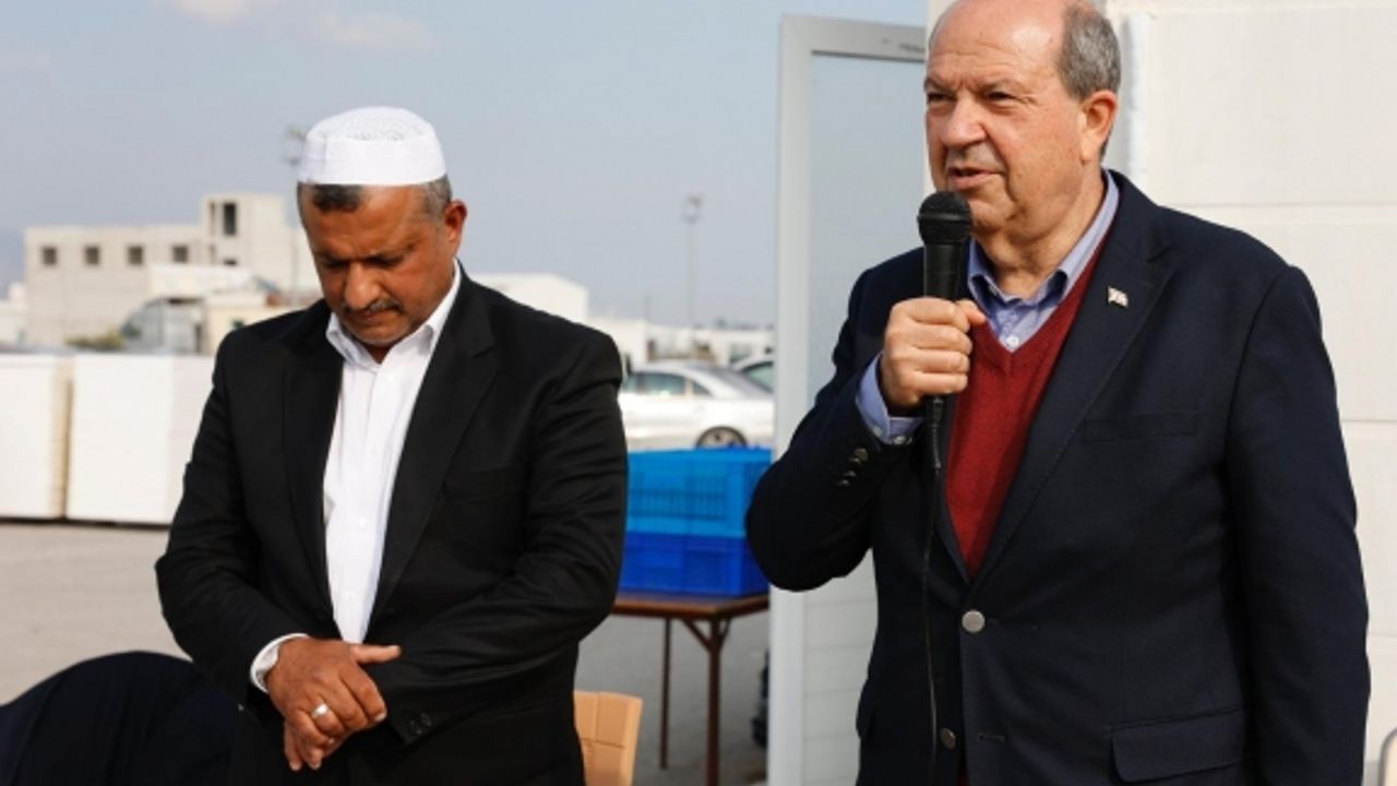 Tatar, depremde hayatını kaybedenler için okutulan Mevlid-i Şerif’e katıldı