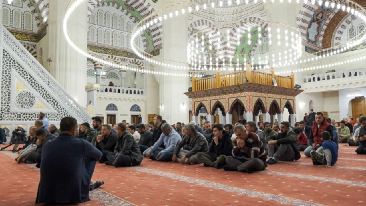 KKTC'de, Berat Kandili dualarla idrak edildi