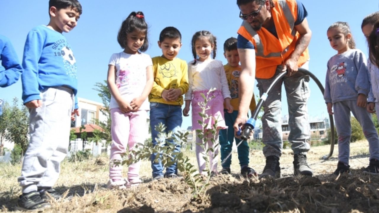 Lefkoşa Yeşil Sokak’ta fidanlar, depremde hayatını kaybeden tüm çocuklar anısına dikildi