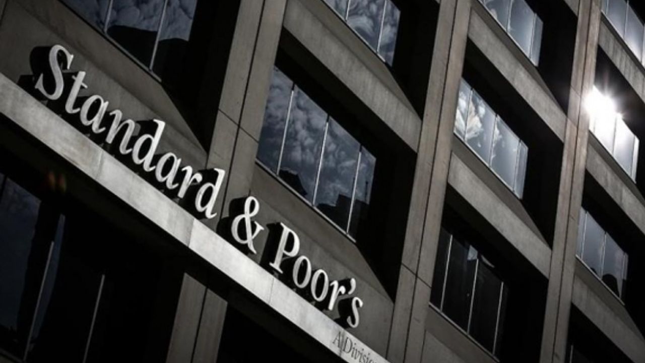 S&P, İngiltere'nin kredi notu görünümünü negatiften durağana çevirdi