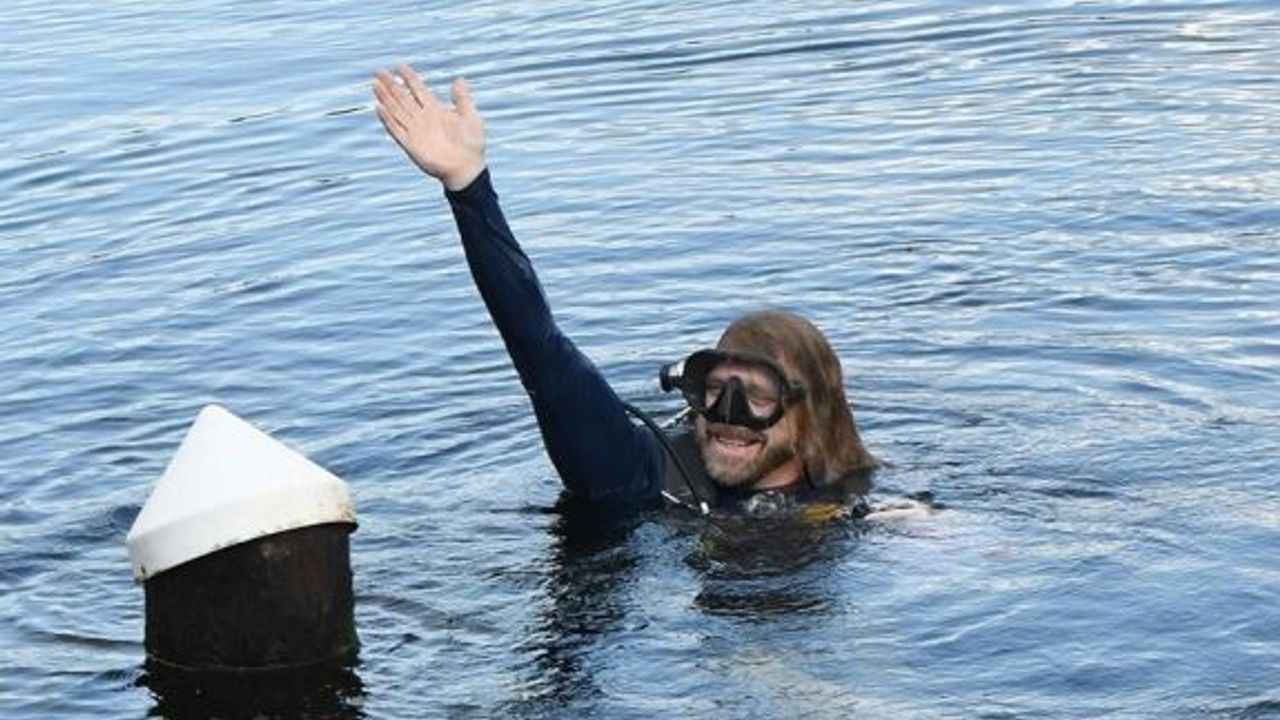 Denizaltında en uzun süre yaşama" rekorunu kıran bilim insanı yüzeye çıktı