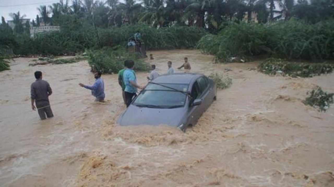 Pakistan'da şiddetli yağışlar nedeniyle 7 kişi öldü