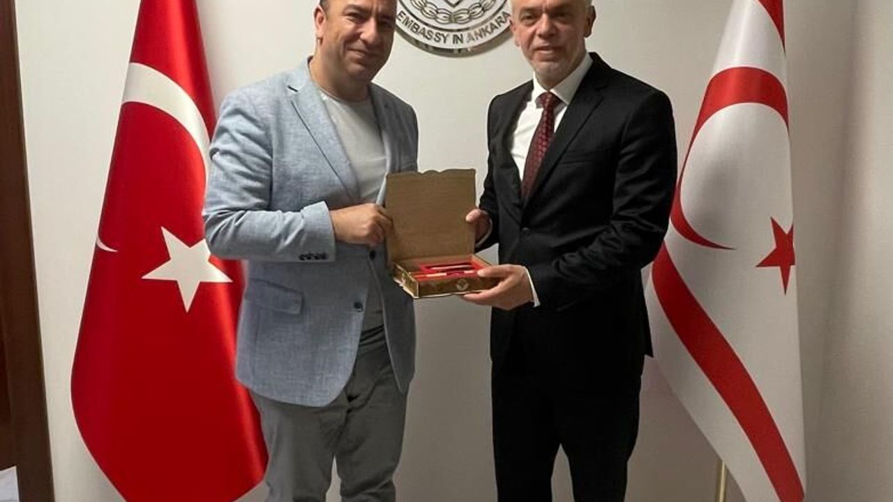 Tatar'a, onursal başkanlık ve “Kızıl Elma Türk Dünyası Üstün Hizmet Ödülü” verildi