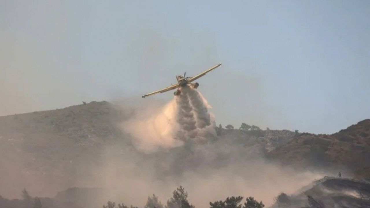 Yunanistan'a yardım için gönderilen hava araçları 544 ton su atımı gerçekleştirdi