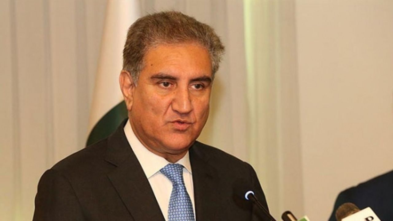 Pakistan'ın eski Dışişleri Bakanı Kureyşi "devlet sırlarını ifşa" suçlamasıyla gözaltına alındı