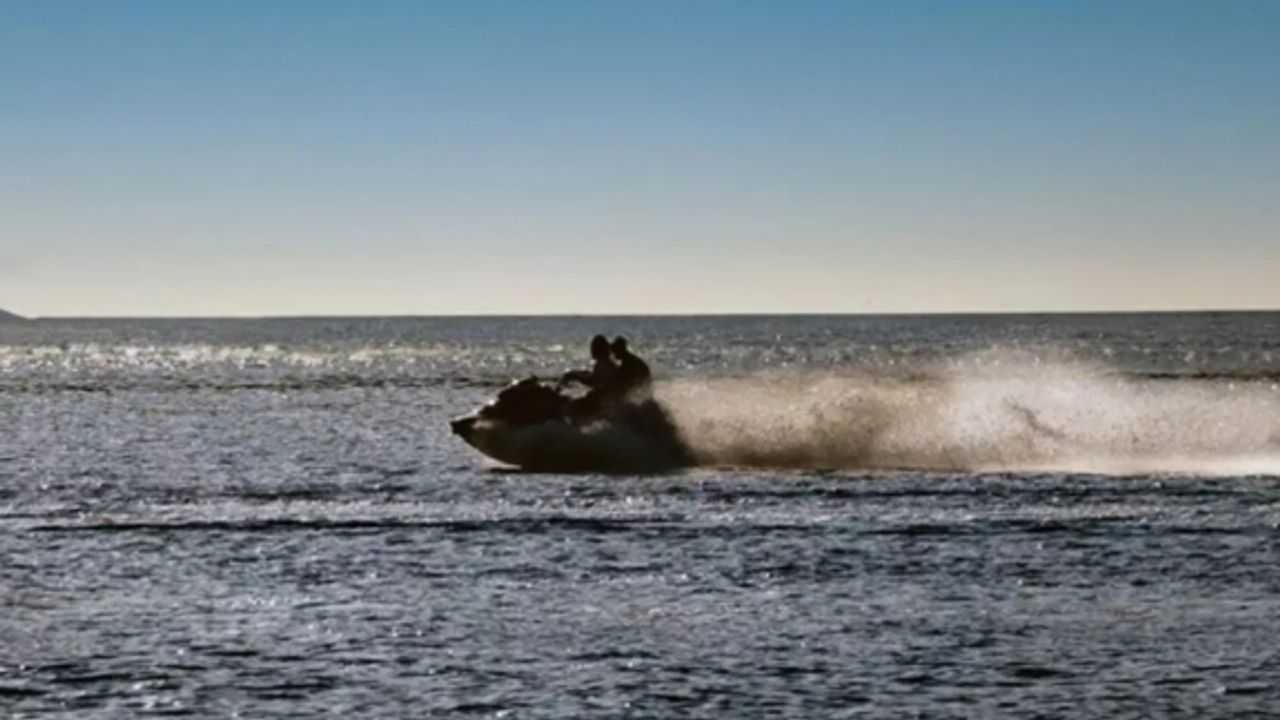 Cezayir, kara sularını ihlal eden 3 jet skiye ateş açıldığını doğruladı