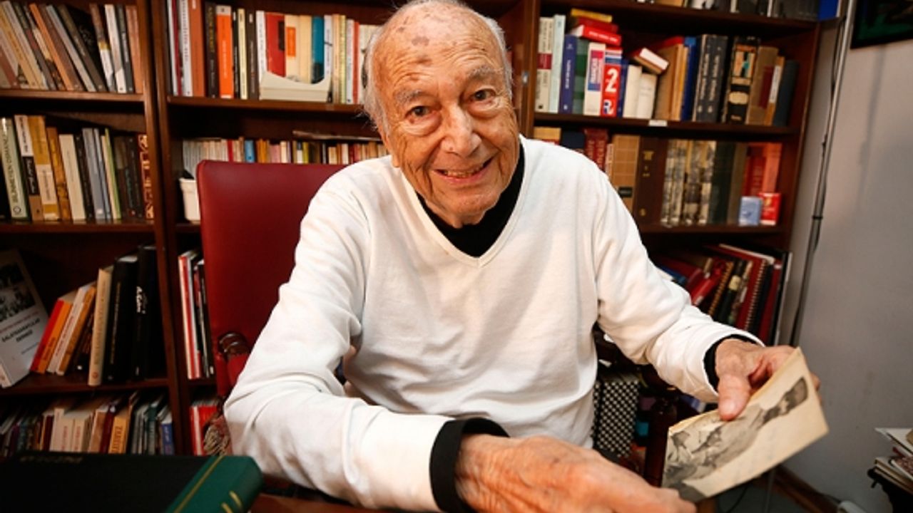 Gazeteci-yazar Hıfzı Topuz hayatını kaybetti