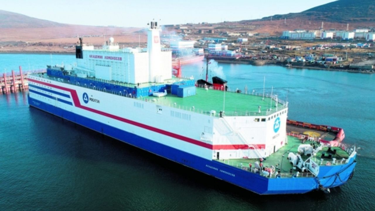 Dünyanın tek yüzer nükleer güç santraline ilk yakıt ikmali başladı