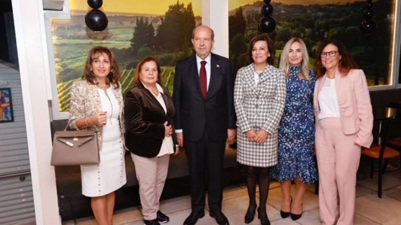 Tatar, Güney Londra’da Kıbrıs Türk toplumunun önde gelenleriyle bir araya geldi