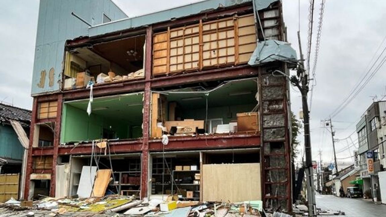 Japonya'daki depremlerde yaşamını yitirenlerin sayısı 203'e çıktı