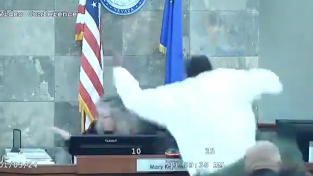 Nevada’da şartlı tahliye talebi reddedilen sanık, hakime saldırdı