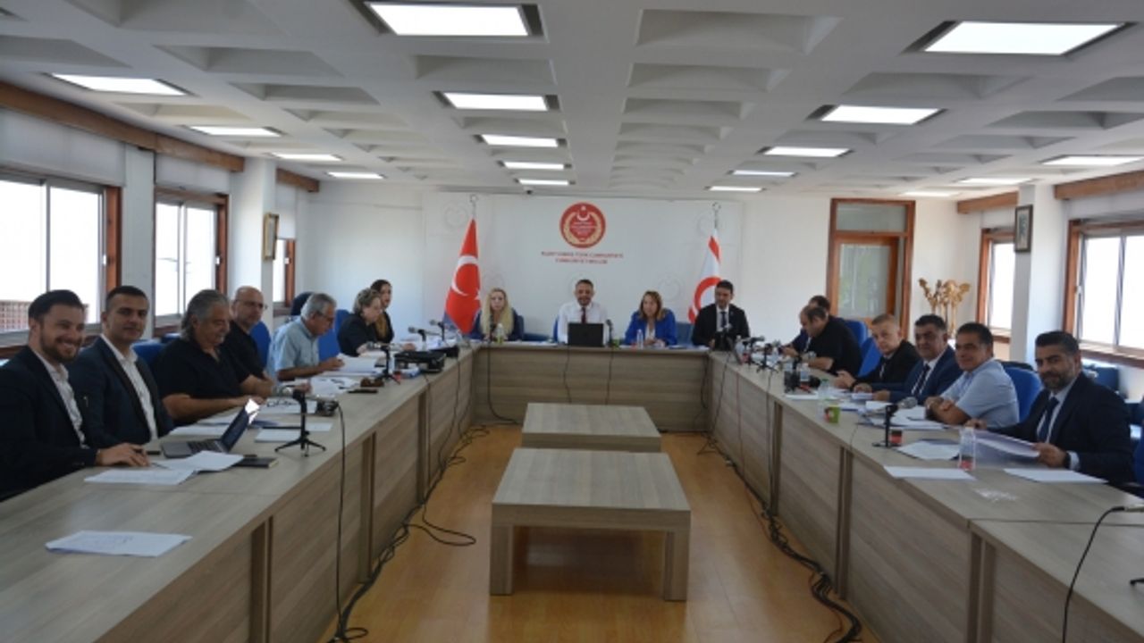 Meclis İdari, Kamu ve Sağlık İşleri Komitesi toplandı... AÖA Yasa Tasarısı Genel Kurul'a sevk edildi