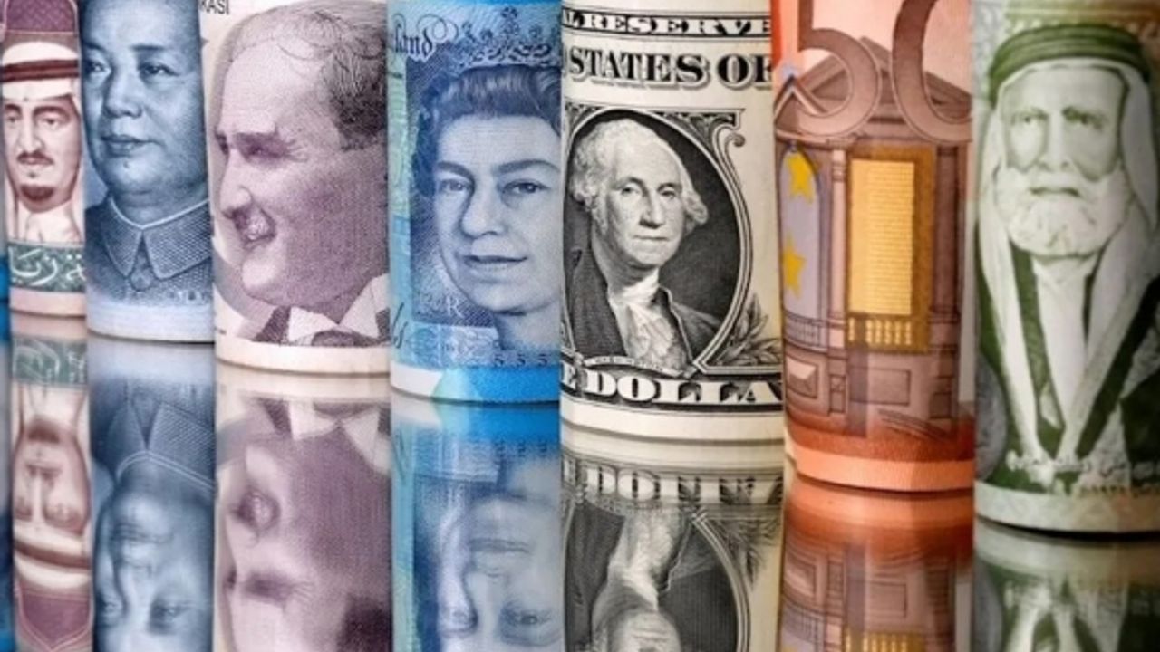 Sterlin 40.95 TL, dolar 32.30 TL, euro 35.15 TL'den işlem görüyor