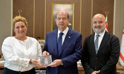 Cumhurbaşkanı Ersin Tatar'a albüm takdimi yapıldı