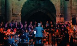 Mağusa Kent Orkestrası, efsanelerin şarkılarını seslendirdi