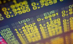 Sterlin 51,55, euro 43,90, dolar 38,68 TL’den işlem görüyor