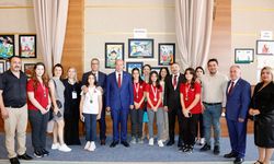 Tatar, “III. Uluslararası Pozitif Okullar ve İyi Oluş Kongresi” ile “Zirvede Birkan Uzun Resim Sergisi’ne” katıldı