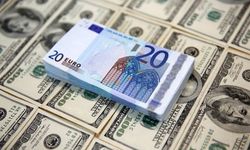 Dolar 40,35 TL, euro 46,90 TL ve sterlin 54,15 TL’den işlem görüyor
