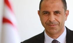 Özersay: “Laiklik konusunda tehlike henüz geçmedi”