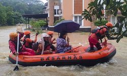 Endonezya'da şiddetli yağışların yol açtığı afetlerde ölenlerin sayısı 174'e yükseldi