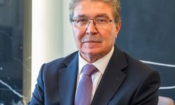 Başbakan Üstel, Türkiye'den gazetecilerle bir araya geldi