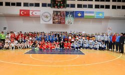 Cumhurbaşkanı Erhürman: 'Çocuklarımızın ve gençlerimizin dünyayla buluşması ortak hedefimizdir'