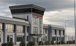 KTAMS ve KAMUSEN Ercan Havaalanı İtfaiye Birimi önünde açıklama yaptı