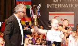 Cumhurbaşkanı Erhürman, IBFF FIT Kids Avrupa Şampiyonası'nda ödülleri takdim etti