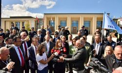 Fiber Optik Protokolü'ne Meclis içinde muhalefet milletvekilleri karşı çıkarken Meclis önünde sendikalar tepkilerini ort