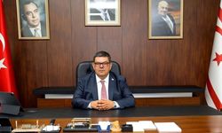 Bakan Berova: 'Tiyatro insanın kendini yeniden keşfettiği bir sanat dalı'