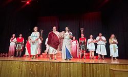 Hafta sonu tiyatroseverlerin beğenisine sunulan 'Lisistrati', 18 ve 25 Mart'ta yeniden sahnelenecek