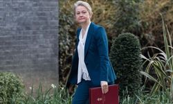 İngiltere Dışişleri Bakanı Cooper: 'Kıbrıs'ta İngiliz üssü çevresinde tüm orantılı önlemler alındı'