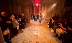 Kıbrıs Türk Devlet Tiyatroları'nın 'Maskeliler' oyunu prömiyer yaptı