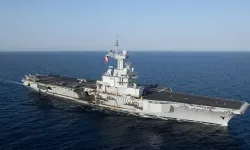 Macron, Charles de Gaulle uçak gemisini Akdeniz'e gönderiyor
