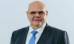 Nevzat Özkunt: 'Vatan millet bayrak edebiyatları yetmedi şimdi de kirliliklerini kapatmak için yasalarla oynuyorlar'